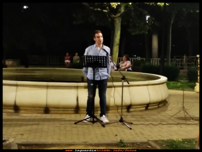 RECITAL DE POESÍA
Semana de la juventud. Recital de poesía en el Paseo del Norte, como clausura. (28-7-2019)
Adrian Nicolas Huete "Nico Hache"
Palabras clave: Semana juventud 