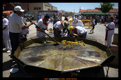 Paella popular Castilla la Mancha - No quedó ni´'zarapeta'
FIESTAS, CELEBRACIONES Y TRADICIONES: < Fiestas de Castilla La Mancha
Palabras clave: Paella popular Castilla la Mancha