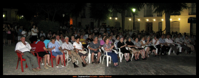 "Recuerdos de una noche de verano" proyectado en La Glorieta, 24/7/2010
Última proyección de "Tradiciones al fresco" realizada en la Glorieta, con un excelente vídeo de fotografía antigua de Juán Fernando Novillo.
Palabras clave: recuerdos noche verano glorieta tradiciones al fresco