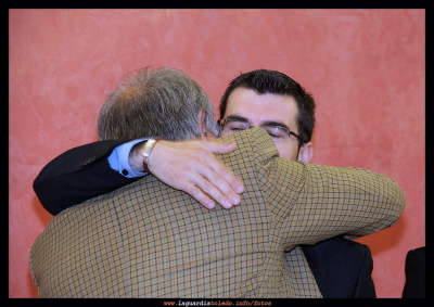Toma de posesión de alcadía - 11 de junio 2011 - El abrazo de despedida
Palabras clave: Toma de posesión de alcadía - 11 de junio 2011 - El abrazo de despedida