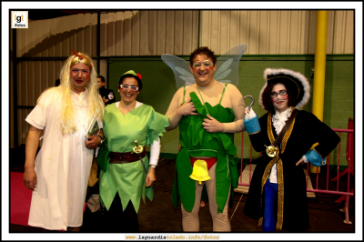 Baile de carnaval del sábado 25-2-12 en el pabellón polideportivo
Wendy, Peter Pan, Campanilla y el capitán Garfio
Palabras clave: carnaval 2012