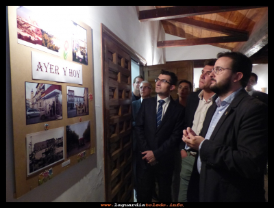 Inauguración
Inauguración en la casa de los Jaenés de las distintas exposiciones que allí se expones, durante las Fiestas (23-9-2015)   
Palabras clave: casa de los Jaenés exposiciones