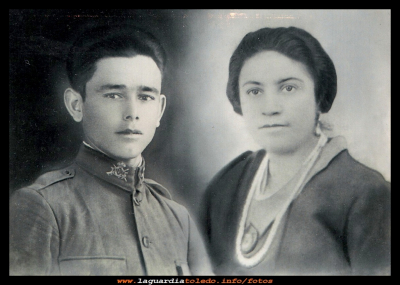 Inocente y Dionisia
Inocente Rico y Dionisia Seguido. Años 20.
Dionisia que al día de hoy 17-1 2011 es la abuela más longeva de pueblo con sus 100 años cumplidos.

Palabras clave: Inocente Rico y Dionisia Seguido. Años 20. la abuela más longeva de pueblo