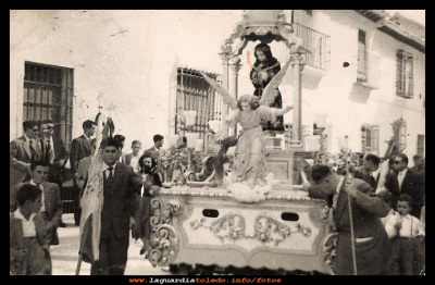 Inocente.
Fiestas 1954. Inocente Orgaz Pedraza con la bandera del Sto. Niño y Alberto García
Palabras clave: Fiestas 1954