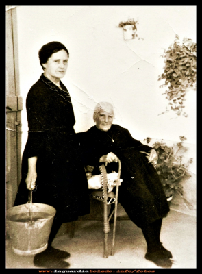  Isidora y Petra
Isidora Pedraza y Petra Huerta,  año 1965.
Palabras clave: año 1965