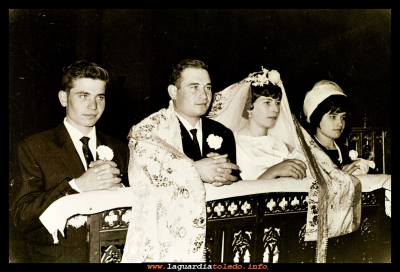 Juana y Antonio
Boda de Antonio Tejero y Juana Hernández, los padrinos hermanos del novio: Valentín y Vicenta. Año 1964.
Palabras clave: Boda de Antonio y Juana