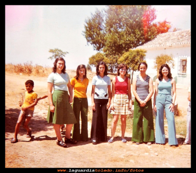 Juani orgaz y cuadrilla
Cuadrilla de amigas, año 1975.
Juani Orgaz, Mari, Conchi Tacero, “Chati” Goyi López y Mari.

Palabras clave: Cuadrilla de amigas, año 1975