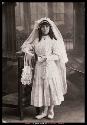 Julia
Retrato de Julia Muñoz, en el día de su primera comunión en 1910.
Palabras clave: Primera comunión