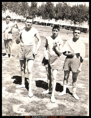 LA MILI
Eugenio Orgaz (regaor) (Chibo cataguisos) y Justo (capisa) haciendo  el servicio militar 1958
Palabras clave: servicio militar 