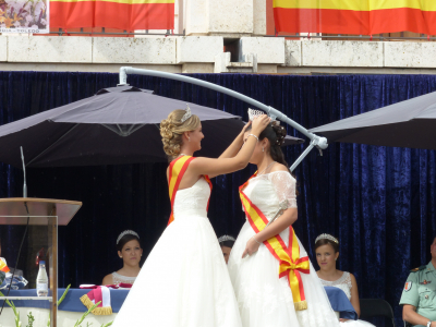 La corona
Coronando a la nueva reina de las fiestas 2014. 
Palabras clave: reina de las fiestas 2014