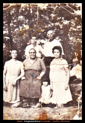 Familia Guzmán Peláez
Familia Guzmán Peláez
Daniela, Antonia, Rosi, Juana, Goyo y Daniel. Año 18-7-1964.

Palabras clave: Familia Guzmán Peláez