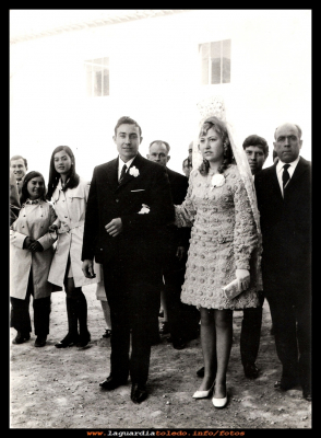 La madrina
Ina González madrina de boda de Paco Roncero, del brazo de este, febrero del 1968.
Palabras clave: Ina González  boda  Paco