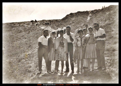 La merienda
Cuadrilla de amigos en la  merienda año1964: Pepe Espada, Paquita Pedraza, Esperanza, Amalio Araque, Pepa García, Cristóbal Peláez, Juli García y Juan Valero.
Palabras clave: la  merienda 