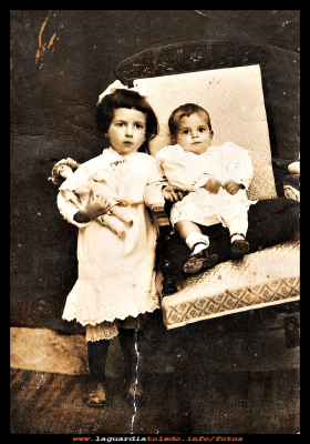 Las primas
Año 1916. Las primas Consuelo González Moya y Eugenia Aranda Moya.
Palabras clave: Año 1916 Consuelo González Eugenia Aranda