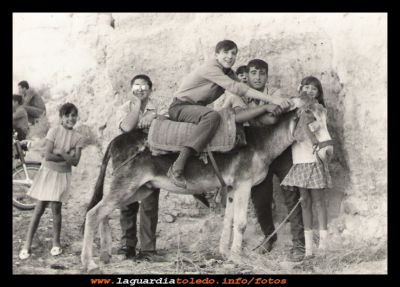 Amigos
José Cabiedas, José Santiago y Tomás Peláez, en el Sto Niño. Año 1966.
Palabras clave: el Sto Niño. Año 1966