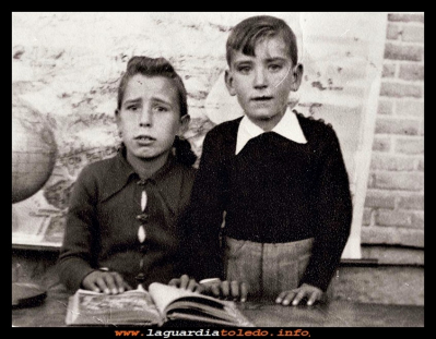 Los hermanos Dora y Pepe
Los hermanos Dora Y Pepe Potenciano en el colegio, año 1946.
Palabras clave: hermanos colegio