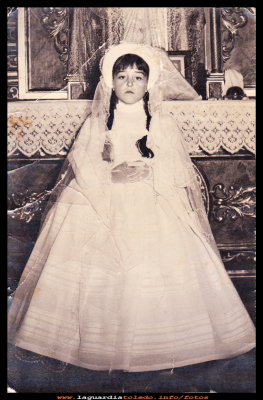  Mandi García
Comunión de Mandi García, año 1961.   
Palabras clave: Comunión 