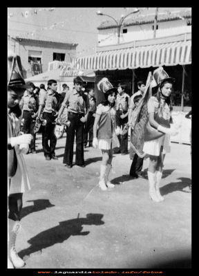 Majorettes
Majorettes y banda de cornetas y tambores, años 70
(La afición nos viene de hace tiempo)

Palabras clave: Majorettes y banda de cornetas y tambores