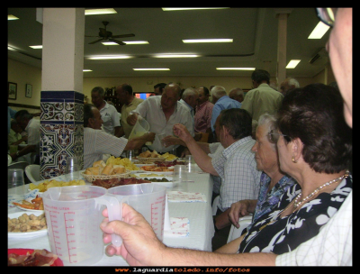 La merienda
El 25 de Julio, tuvo lugar en el hogar de  San José, la tradicional merienda que se suele hacer todos los años por estas fechas a los mayores. 25-7-2010.
Palabras clave: El hogar de  San José