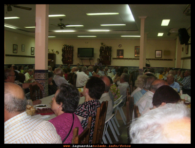 Merienda de los mayores II
Un nuevo año (6-8-2011) la asociación del pensionista celebro la merienda de verano. Asistiendo como invitados de honor el alcalde  Don Javier Pasamontes y demás autoridades.

ASOCIACIONES RECREATIVAS: < El hogar
Palabras clave: asociación del pensionista