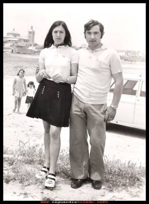 Natividad y Vicente
De novios, Natividad Martín Hernández (perita) y Vicente Vargas Toledo (mochuelo)
Palabras clave: novios