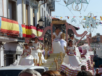 Carroza de Reina y damas 2017
Desfile diurno de carrozas
Palabras clave: carrozas 