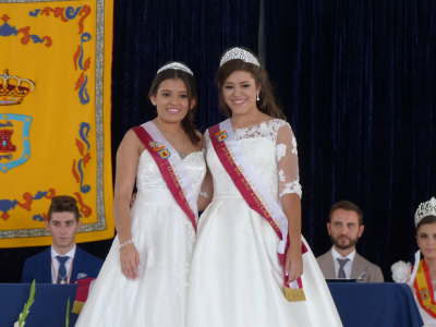 Ainhoa y Victoria
Ainhora, dama saliente 2016, pone la banda a Victoria, dama 2017
Palabras clave: Ainhora y Victoria