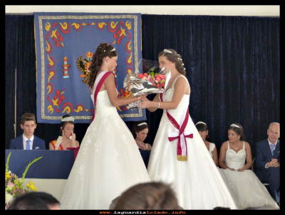 Ramo de flores
Mª Cristina Orgaz López dama de honor 2015, y Laura López Guzmán Dama de honor 2016
Palabras clave: dama honor