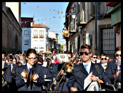 Procesión
Procesión del Santo Niño hacia su ermita, a su paso por la calle Mayor (27-9-2016)
Palabras clave: Procesión Santo Niño calle Mayor