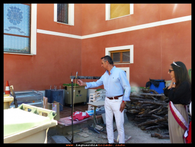 El chupinazo
Fiestas patronales 2016.
Cohete que avisa de que se empieza a servir la vaquilla, cocinada por la peña "LOS TIMBALES"  27-9-2016
Palabras clave: Fiestas patronales 