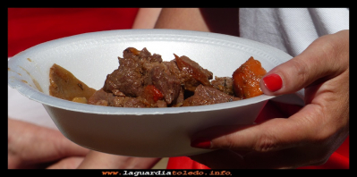 A la rica...
Fiestas patronales 2016.
Un buen plato, de la rica carne guisada por la peña "los Timbales" 27-9-2016
Palabras clave: Fiestas patronales los Timbales