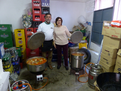 Lista las judias
Paco, el cocinero y Manoli, presidenta de Proyecto Tupi
Judias 21-1-17
