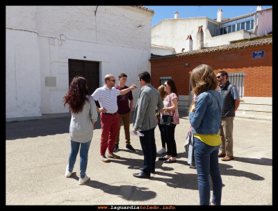 Visitando "la ermita de Jesús"
De Filadelfia a La Guardia. Kristin y su familia conocieron el pueblo de su bisabuelo.
Esperamos que no sea la última visita.
La guardia siempre acoge a sus hijos, por muchas generaciones, años y distancia que transcurra.  (11-4-2017)  

Palabras clave: Kristin  familia visita