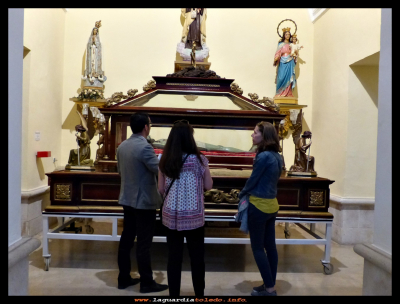 En la iglesia II
De Filadelfia a La Guardia. Kristin y su familia conocieron el pueblo de su bisabuelo.
Esperamos que no sea la última visita.
La guardia siempre acoge a sus hijos, por muchas generaciones, años y distancia que transcurra.   (10-4-2017) 

Palabras clave: Kristin familia visita