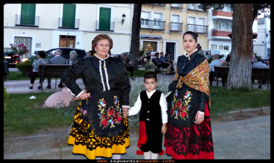 Familia
Familia Guardiola ataviada con traje  regional manchego  
Palabras clave: Fiestas Castilla la Mancha 