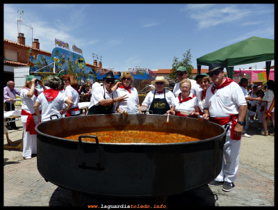 "los Timbales"
Fiestas Castilla la Mancha, Caldereta de pisto manchego, listo para ser servido a más de 1500 personas, los cocineros como de costumbre la peña  “LOS TIMBALES” (28-5-2017)
Palabras clave: Fiestas Castilla la Mancha pisto