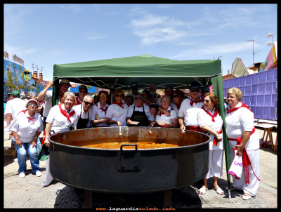 Peña "los Timbales"
Fiestas Castilla la Mancha, Caldereta de pisto manchego, listo para ser servido a más de 1500 personas, los cocineros como de costumbre la peña  “LOS TIMBALES” (28-5-2017)
Palabras clave: Fiestas Castilla la Mancha pisto