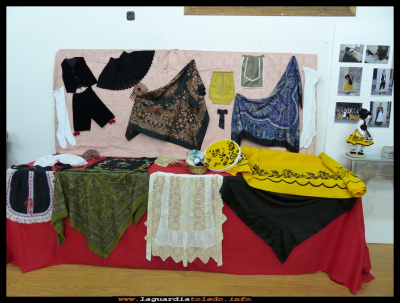 Exposición 
Exposición en la casa de los Jaenes de refajos, complementos de mantillas y mantones.
Organizado por la asociación de mujeres "La Rosaleda"  fiestas 2017.e
Palabras clave: exposiciones casa Jaenes