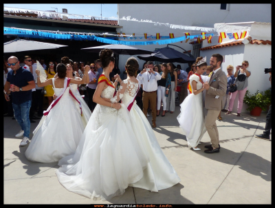 "El pasodoble"
Baile en casa de la nueva reina Claudia Sánchez-valladares Araque, después del aperitivo ofrecido en su honor por sus padres. (24-92017)
Palabras clave: Baile reina Claudia 