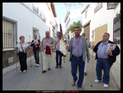 PIDIENDO II
De nuevo, como cada año, los cofrades del Santo Niño pidiendo por el pueblo, de casa en casa, recaudando para las fiestas (19-9-2015)
Palabras clave: Cofrades pidiendo Santo Niño