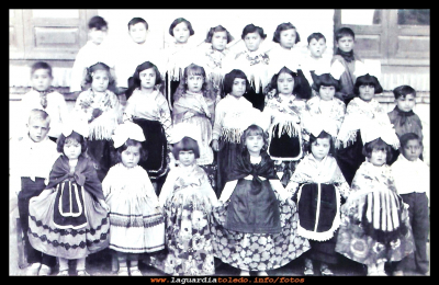 Parvulitos
Niños de párvulos, de la clase de doña Esperanza del año 1935.  
Palabras clave: doña Esperanza 