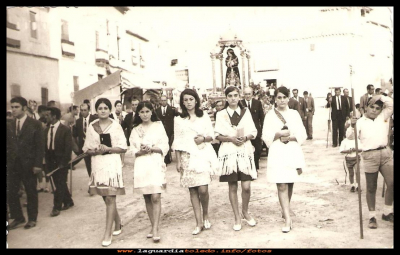 Procesión
Procesión del Santo Niño desde la iglesia hasta la plaza. Año 1969
Palabras clave: Procesión del Santo Niño