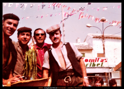 Que tiempos
Fiestas 1978.
Jesús, Paco, Cándido y Emilio, concursando en una carroza.

Palabras clave: Fiestas 