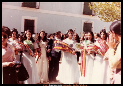 Reina damas y mantenedor de las Fiestas 1973.
Milagros Sánchez, Tere Cabiedas, Mª llanos Montesinos, Ricardo Montesinos, Mª del Pilar Guzmán Sánchez, Sagrario Mejía e Isabel Maroto.
Palabras clave: Reina damas y mantenedor de las Fiestas 1973