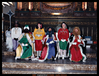 Reyes 1989
Reyes magos del año 1989.
Esta vez fueron representados por los hermanos: Vicente Angel y José Santiago.
Los pajes: Silvia Guzmán, Charo Orgaz y Ester Martínez.

Palabras clave: Reyes magos año 1989