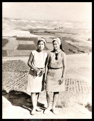 Seve y Manoli Guzmán 27-9-1967
Fiestas 27-9- 1967.
Seve y Manoli Guzmán. 
Por detrás las viñas y  las huertas.

Palabras clave: Fiestas 27-9- 1967