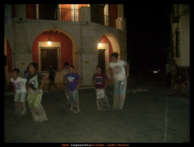 Carrera de sacos
(25-7-2011) V año, de la semana de la juventud, los mas jóvenes del pueblo se divierten con las, LOCOLIMPIADAS  GUARDIOLAS.
Como con el concurso de carrera de sacos 
EVENTOS POPULARES: Semana de la Juventud
Palabras clave:  semana de la juventud
