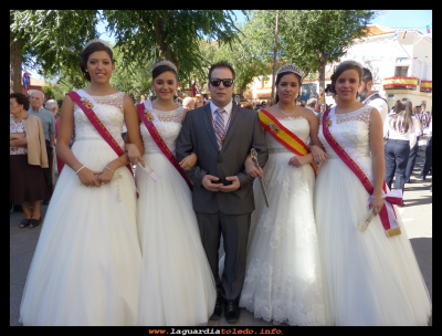 Salientes
La reina de las fiestas y su cohorte del 2014, en su ultimo acto oficial.
Rosana Torres, Ana María Nuño, Cristóbal Sánchez, Mª José Guzmán y Laura Pérez.
Palabras clave: reina fiestas