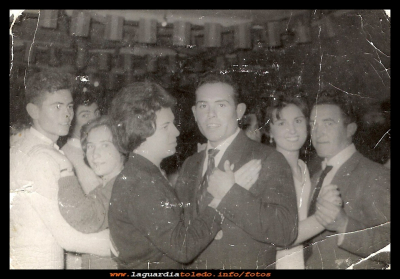 Baile en los 60
Baile en el salón de cepa. Año 1960.
En la foto bailando Cándido Guzmán, Silvia, Juli García, Juan Valero, Pepa García y Cristóbal Peláez.
Palabras clave: Baile cepa. Año 1960