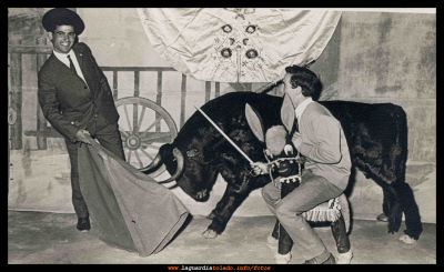 Santiago
Santiago “chuti” entrenándose como torero. 
Palabras clave: Santiago “chuti”